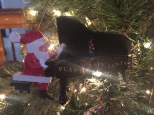 santa-piano
